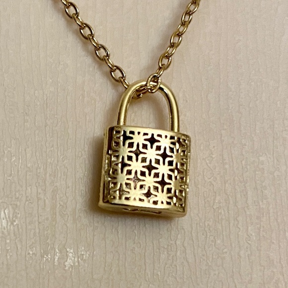 Gold Tone Elegant Padlock Charm with 18in Chain Necklace - Picture 4 of 13